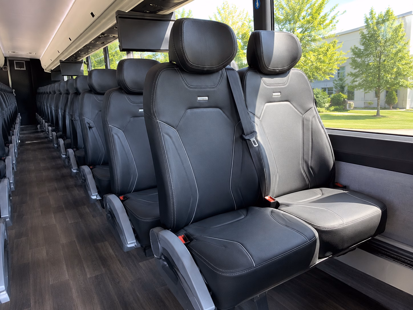 buses for rino wine corridor tours from thornton